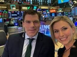 CNBC: Michael Santoli Wife Age, Wikipedia and Biography, : 10 Facts To Know. February 26, ... In Michael Santoli relationship there are no indicators of conflicts or issues. Michael Santoli still have a passion and respect for their partner that is reciprocal.. 
