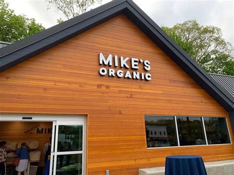 Mikes organic. Apr 28, 2023 · Mike’s Organic will be open daily from 8:00am-8:00pm starting Saturday, April 29. Mike’s Organic is located at 600 East Putnam Ave. Check them out on Instagram. A custom cake made by Nanette Koryn of Stupid Good Cake. April 27, 2023 Photo: Leslie Yager. Mike’s Organic has planned a series of unique activations for its grand opening ... 