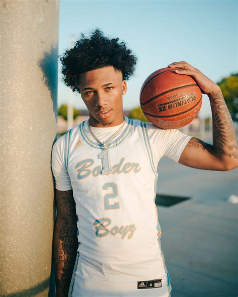 20-Feb-2021 ... Mikey Williams, a top-ranked high school basketball player, knows LeBron and Drake. He has millions of Instagram followers, transferred to .... 