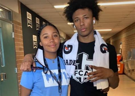 Mikey williams sister. Mikey Williams’ sister, Skye, is 14 years old, and a younger brother named Marvin, 13 years old. Even though Mikey Williams is a born and bred American citizen, … 