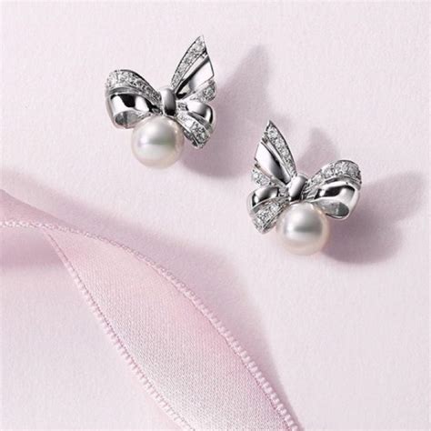 The Japanese Akoya Pearl Necklace and Earring Set from Mikimo