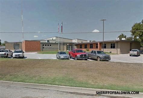 The Milam County Jail is located in the region of Cameron, Texas.This jail facility started off by holding training and employee orientation classes. It was a few months later, when the inmates began arriving at the facility.