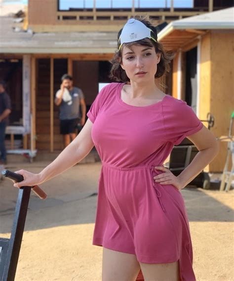 Aug 14, 2021 · Milana Vayntrub is 32 years old Uzbekistan-born American actress and comedian. She plays the character Lily Adams in a series of AT&T television commercials. Vayntrub has appeared in short films and in the web series ‘Let’s Talk About Something More Interesting’ co-starring Stevie Nelson. She starred in the series ‘Other Space’. 