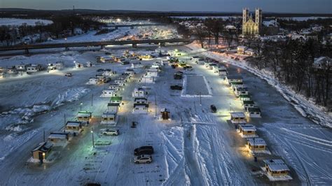 Mild weather delays opening of popular ice fishing spot in Quebec