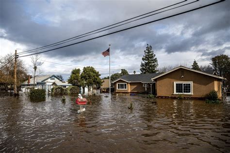 Miles de hectáreas están bajo el agua en California, y la inundación podría triplicarse en tamaño este verano