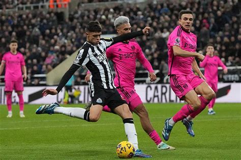 Miley, 17, scores first senior goal as Newcastle beats 10-man Fulham after Jimenez red card