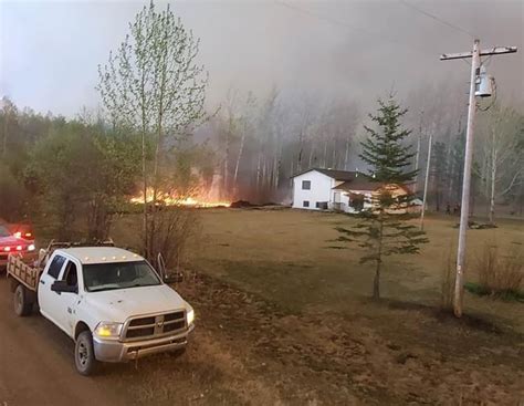 Military to help with Alberta wildfire response as heat wave approaches