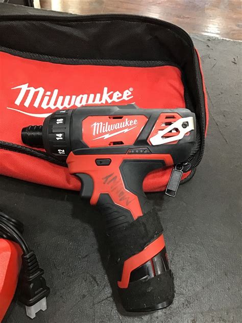 Milwaukee 2406-22 M12 Hex 2 Speed Cordless Screwdriver Kit - eBay