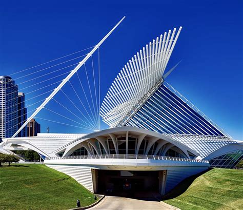 Milwaukee art museum milwaukee wi. About. The Milwaukee Art Museum is an essential destination for art and architecture and a vital cultural resource that connects visitors to dynamic art experiences and one another. Housed in iconic buildings by Santiago Calatrava, Eero Saarinen, and David Kahler on a 24-acre lakefront campus, the Museum is Wisconsin’s largest arts ... 