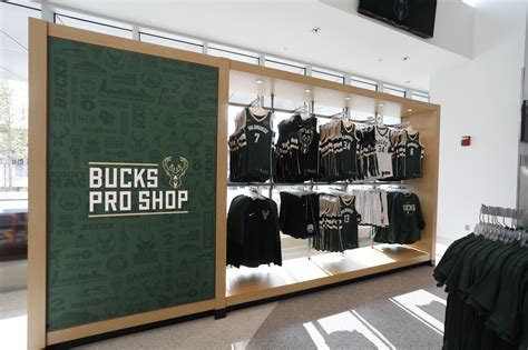 Milwaukee bucks pro shop. Aug 8, 2023 · Milwaukee Bucks. MILWAUKEE (Aug. 8, 2023) – The Milwaukee Bucks Pro Shop will return to BAYSHORE in August. Located at 5727 N. Centerpark Way adjacent to the Apple store, the 1,550 square foot ... 