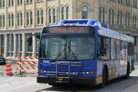 Milwaukee bus. Greyhound USA operates a bus from Chicago to Milwaukee Bus Station 5 times a week. Tickets cost $8 - $40 and the journey takes 1h 30m. Alternatively, American Airlines and United Airlines fly from O'Hare to Milwaukee, WI every 3 hours. United Airlines. 