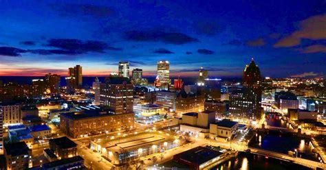Milwaukee things to do. All things to do. Category types. Attractions. Tours. Day Trips. Outdoor Activities. Concerts & Shows. Food & Drink. Events. Shopping. Transportation. … 