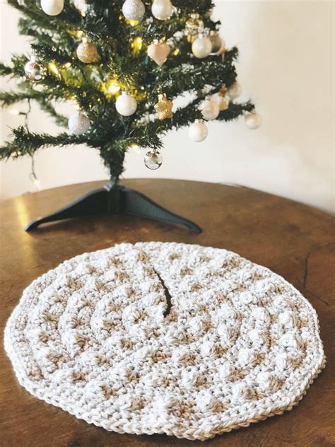 Mini Christmas Tree Skirt Crochet Pattern - Crochet It …