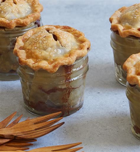 Mini Mason Jar Apple Pies - PureWow