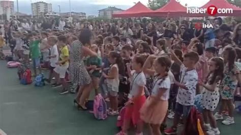 Mini mini birler okula dans ederek başladı Dailymotion Video. 