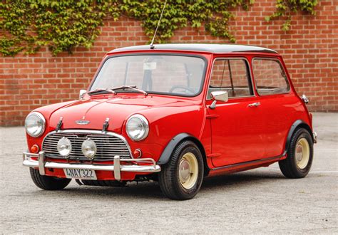 Mini of austin. characteristic dimensions: outside length: 3054 mm / 120.25 in, width: 1410 mm / 55.5 in, wheelbase: 2035 mm / 80.15 in. reference weights: base curb weight: 636 kg / 1402 lbs , more data: 1966 Austin Mini Cooper (opt. 3.44 axle) (man. 4) Specifications Review. 