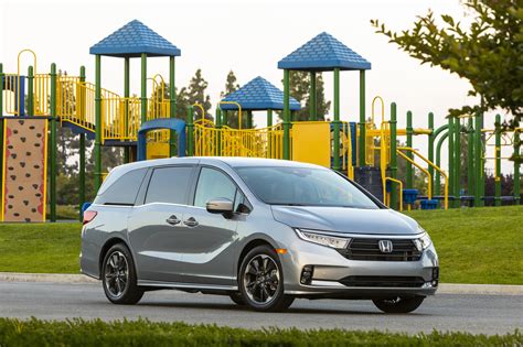 Mini vans. Renamed the Carnival for 2022, Kia’s redesigned people-hauler replaces the outgoing Sedona minivan. Across 19 categories and 420 possible points, the Carnival beat out three model-year 2021 ... 