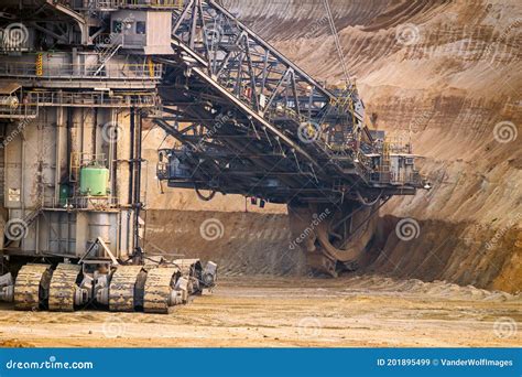 Mining Information: Bucket-wheel excavator