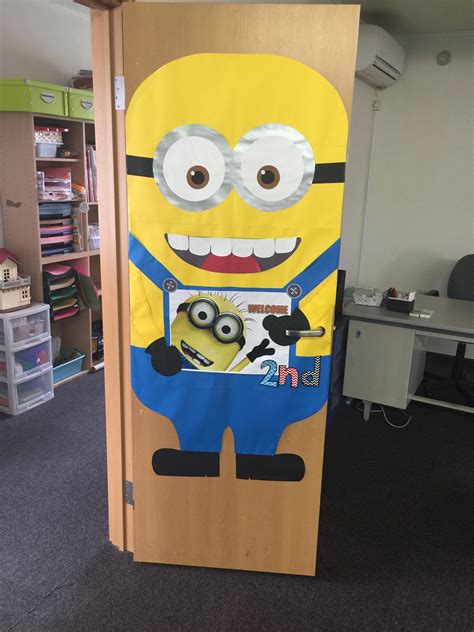 This Minion Themed Classroom Décor Kit includes: - Minion themed Editable newsletter template - Minion themed Academic calendar - ABC word wall headers - Book tub labels - 2 full page checklist charts (one with 25 lines & one with 30!) - Minion writing papers for student projects - 6 full page fram .... 