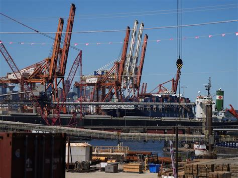 Minister’s tweet raises spectre of federal action as B.C. port workers vote down deal