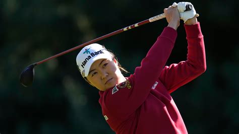 Minjee Lee birdies 18th hole to take a 2-stroke lead into the 3rd round of LPGA South Korea event