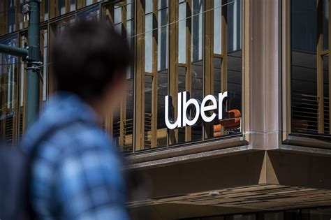 Minnesota governor vetoes Uber/Lyft driver pay raise bill, citing cost and service concerns