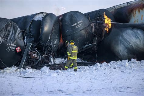 Minnesota train derailment, ethanol fire renew safety fears