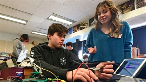 Minnetronix brings engineering to students at St. Paul high school