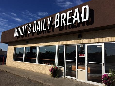 Minot food places. Eat. Whether you’re in the mood for a snack or a full-course meal, Minot has a place at the table for you. Food trucks, bar & grill, pizza, brunch, high-end dining and more await you. We’ve also got a few things that you’ll … 