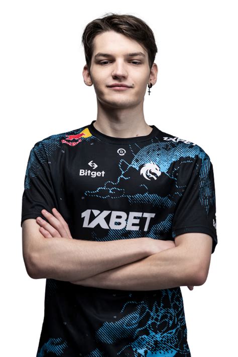 Как Mira добивается успеха в Dota 2 - советы и разбор геймплея