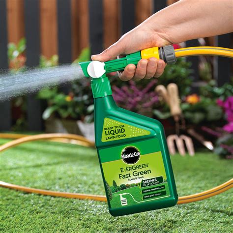 Miracle-Gro Fast green Liquid Spray & feed 1L DIY at B&Q