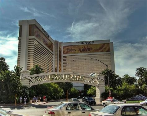 Mirage las vegas parking. Las Vegas is a city that never sleeps, attracting millions of tourists every year. When planning your trip to Sin City, one of the first things you need to consider is how you will... 
