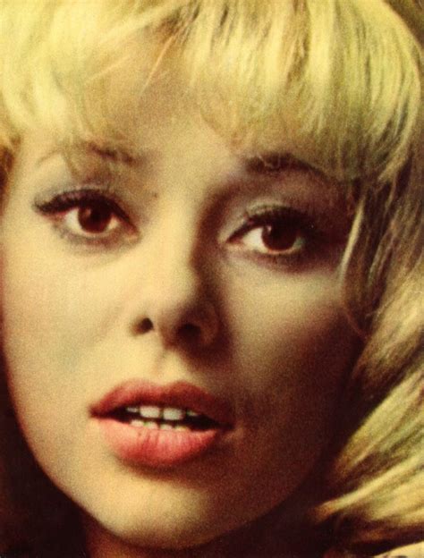 Clips. Mireille Darc in Si elle dit oui... je ne dis pas non (1983) * The age of the celebrity during this appearance is being counted automatically and might be approximated. 