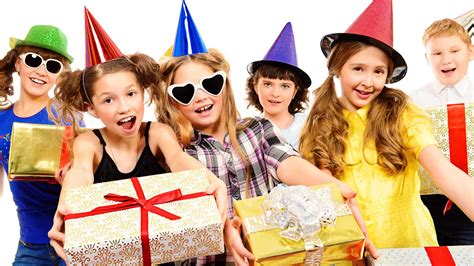 Miss Manners: So now moms expect their own gifts at kids’ birthday parties?