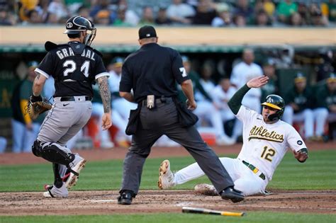 Missed opportunities for Chicago White Sox, who lose 7-4 to Oakland A’s — the team with the worst record in baseball