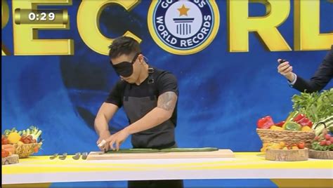 Mississauga chef sets record for blindfolded cucumber slicing