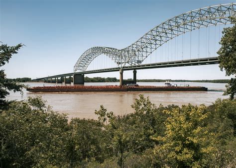 Mississippi River Drought Imperils Trade on Vital US Waterway