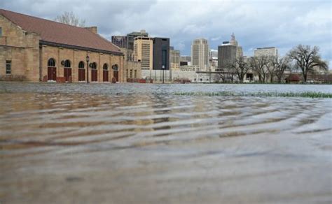 Mississippi River in downtown St. Paul expected to reach major flood stage soon