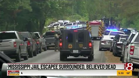 Mississippi jail escapee surrounded, believed dead