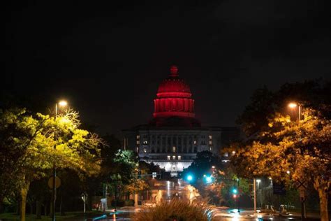 Missouri Capitol Dome lights up red to honor fallen firefighters