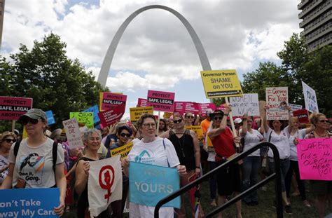 Missouri lawmakers propose allowing homicide charges for women who have abortions