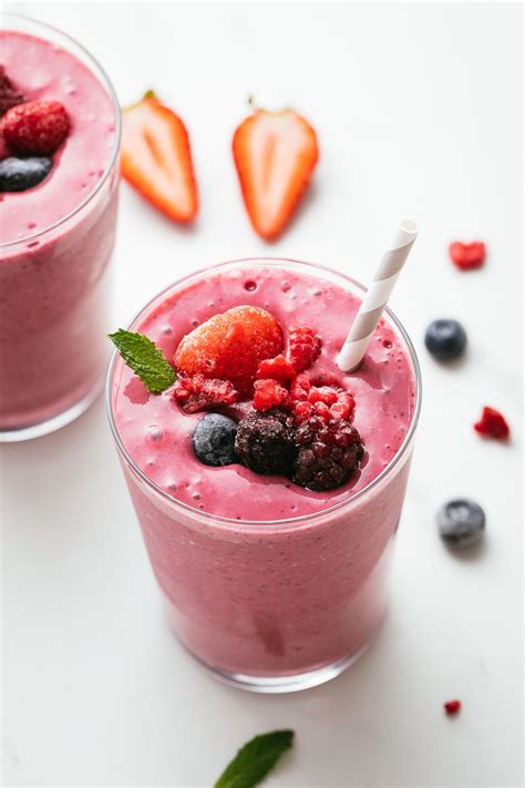 Mixed Berry + Yogurt Smoothie - THE SIMPLE …