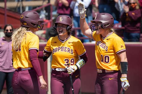 Mn gopher softball. May 21, 2023 · Minnesota outhit McNeese 6-2, but the Gophers were 0-for-5 with runners in scoring position. McNeese State also beat the Gophers in the the Regional opener, sending them into the loser’s bracket ... 