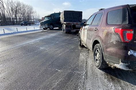By WCCO Staff. May 1, 2023 / 11:55 AM / CBS Minnesota. MAPLE GROVE, Minn. -- A crash on Interstate 94 in Maple Grove Saturday led to a traffic backup and a lot of other drivers jumping into action .... 