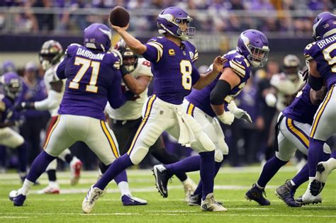 Mn vikings game live. Nov 19, 2022 · SPANISH RADIO BROADCAST. New for the 2022 season, the Vikings will air a Spanish broadcast of all games. You can hear the Vikings on Tico Sports at WREY "El Rey" 94.9-FM and 630-AM in the Twin ... 