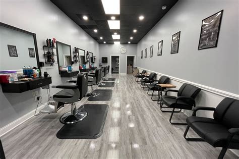  Overall, Mo's Lux Barbershop has many strengths that contribute to its positive reputation and customer satisfaction. These strengths include attention to detail, skilled barbers, a clean and welcoming environment, suitability for all ages, professionalism, appointment-based scheduling, excellent service, and accommodation of specific requests. . 
