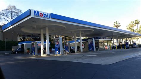Locate Exxon Mobil gas stations by either using the Exxon Mobil gas station locator tool on ExxonMobilStations.com or by using the ExxonMobil Fuel Finder mobile application.. 