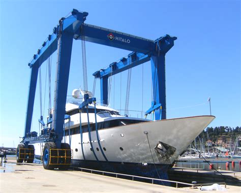 BFMII boat hoists are capable of hauling vessels approximately 25 ft. (7.6 m) - 100 ft. (30 m) in length. Designed to lift a variety of vessels including: sailboats, powerboats, police and Coast Guard patrol vessels, catamarans, commercial fishing boats, and more. The ideal lifting solution for yacht clubs, saltwater and freshwater marinas ....