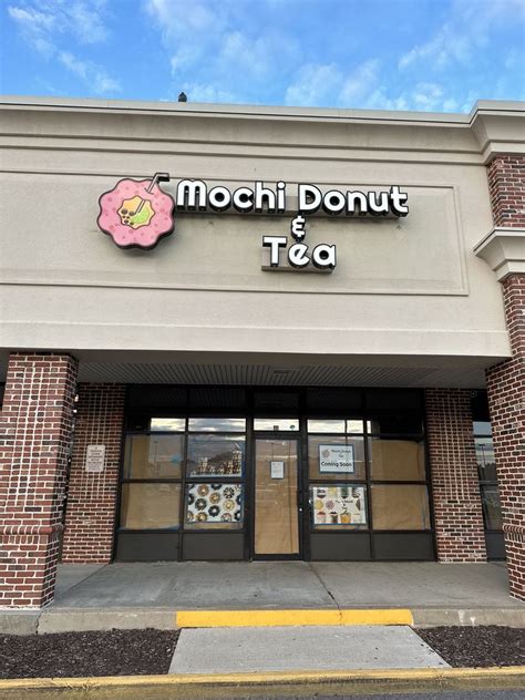  The mochi donut was created to give the classic, traditional donut a new twist to its taste and name. In other words, mochi donut is a unique creation of ingredients found commonly in the east that perfectly matches those from the west. This store was created so that we can share Mochi Donuts! We hope that you enjoy this sweet just as much as ... . 