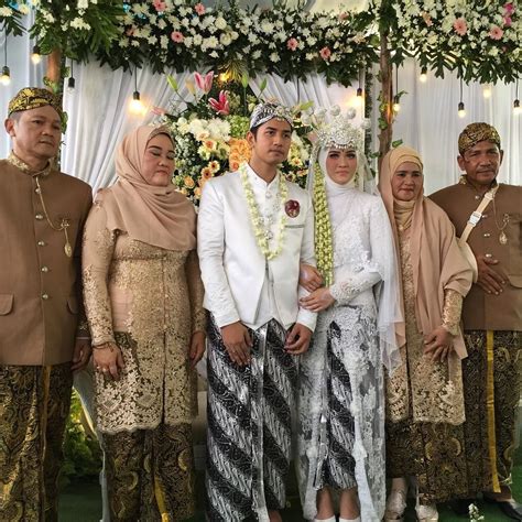 Model Baju Untuk Orang Tua Pengantin - Unbrick.id